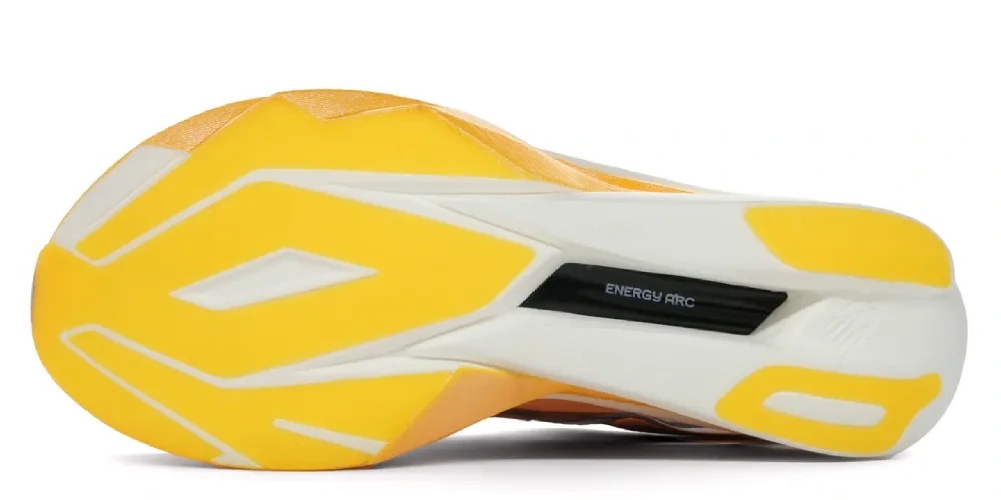 Bottom outsole of the New Balance FuelCell SuperComp Elite V6 in yellow and white with Energy Arc carbon plate label
