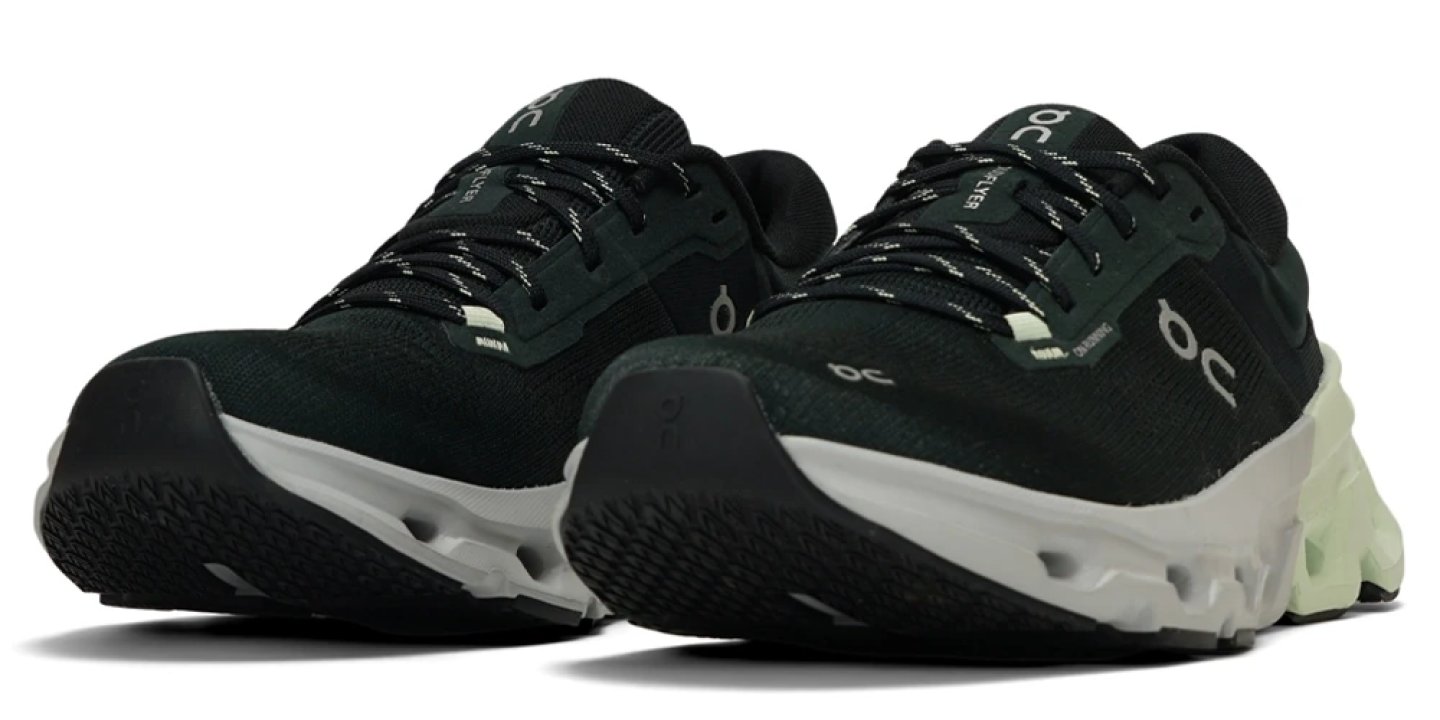 On Cloudflyer 5 running shoe in black with white CloudTec® midsole, shown as a pair from a front three-quarter angle