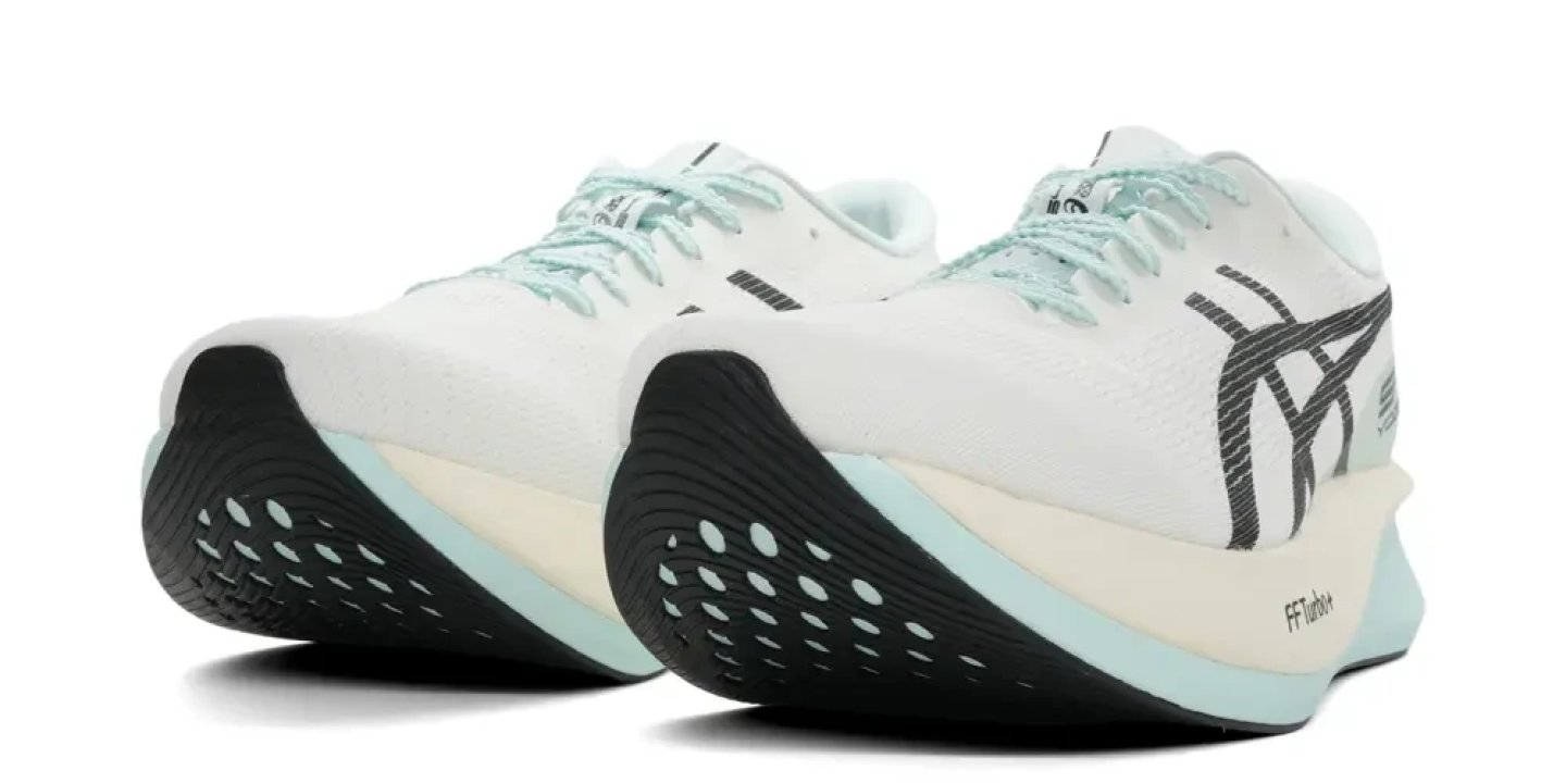 Rear three-quarter view of Asics S4 Yogiri unisex running shoes in white and mint with black outsole and FF Turbo+ midsole