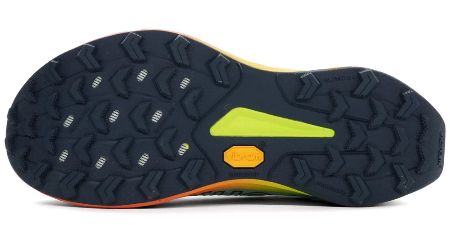 Bottom view of Saucony Peregrine Zoo trail running shoe outsole showing Vibram Metagrip rubber and multidirectional lug pattern